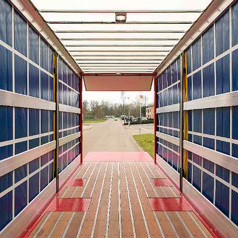 09-opligger-met-laadlift-reydams-wagenbouw
